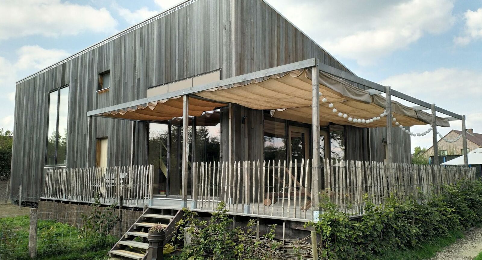 Houten woning op stalen poten Ecobouwers.be