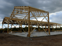 De structuur (paal-balk houtconstructie in opbouw