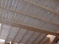 plafond nieuwe aanbouw met gerecycleerd pallettenhout